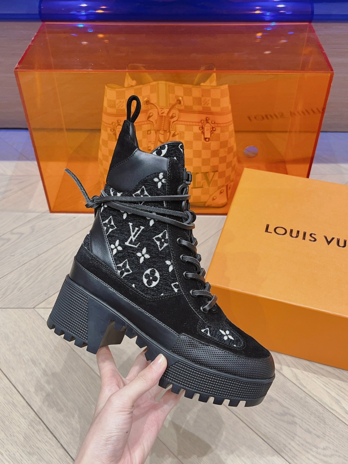 097 048#001-LV-shoes-03-2023SS