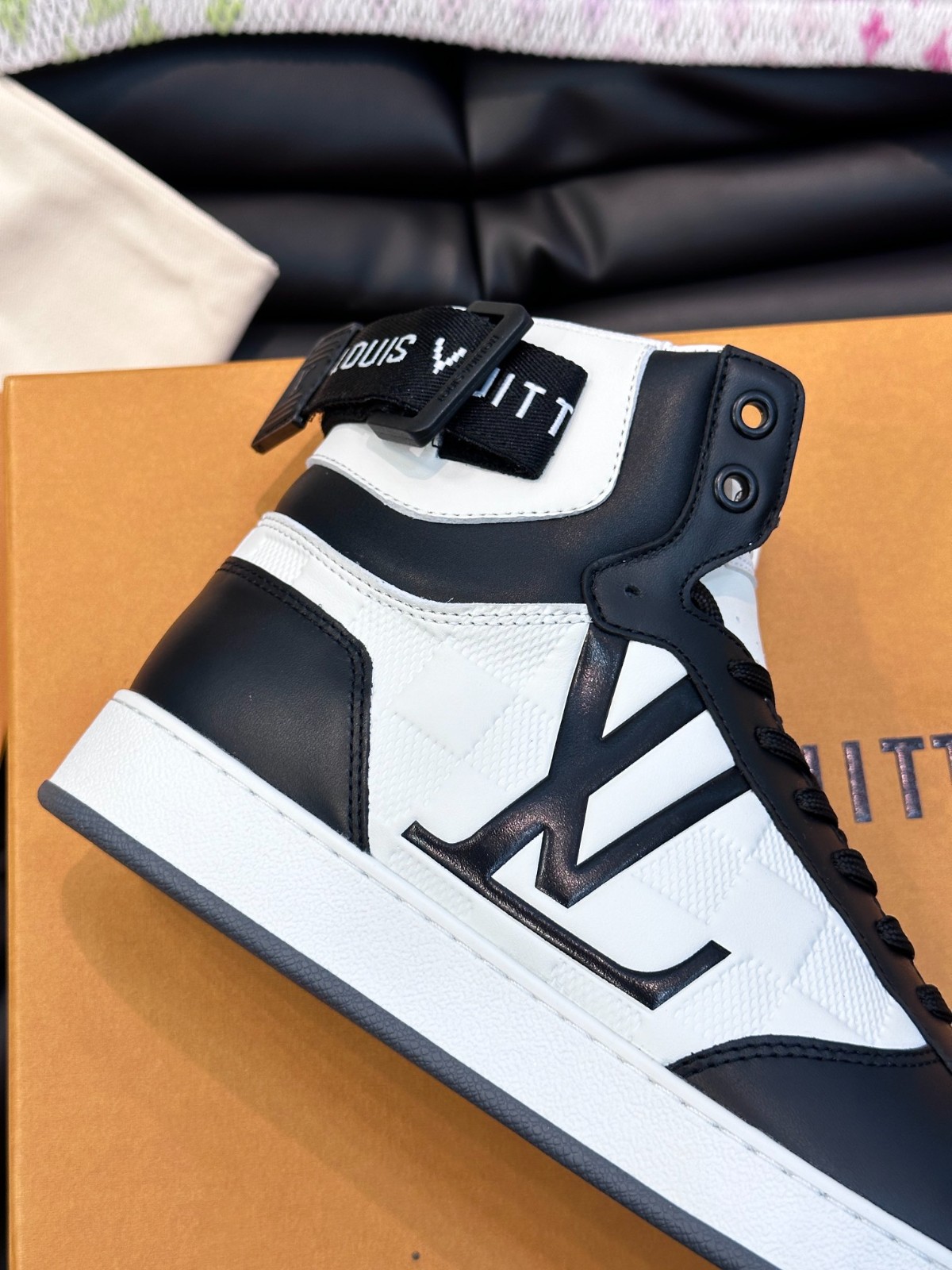 093 044#001-LV-shoes-03-2023SS