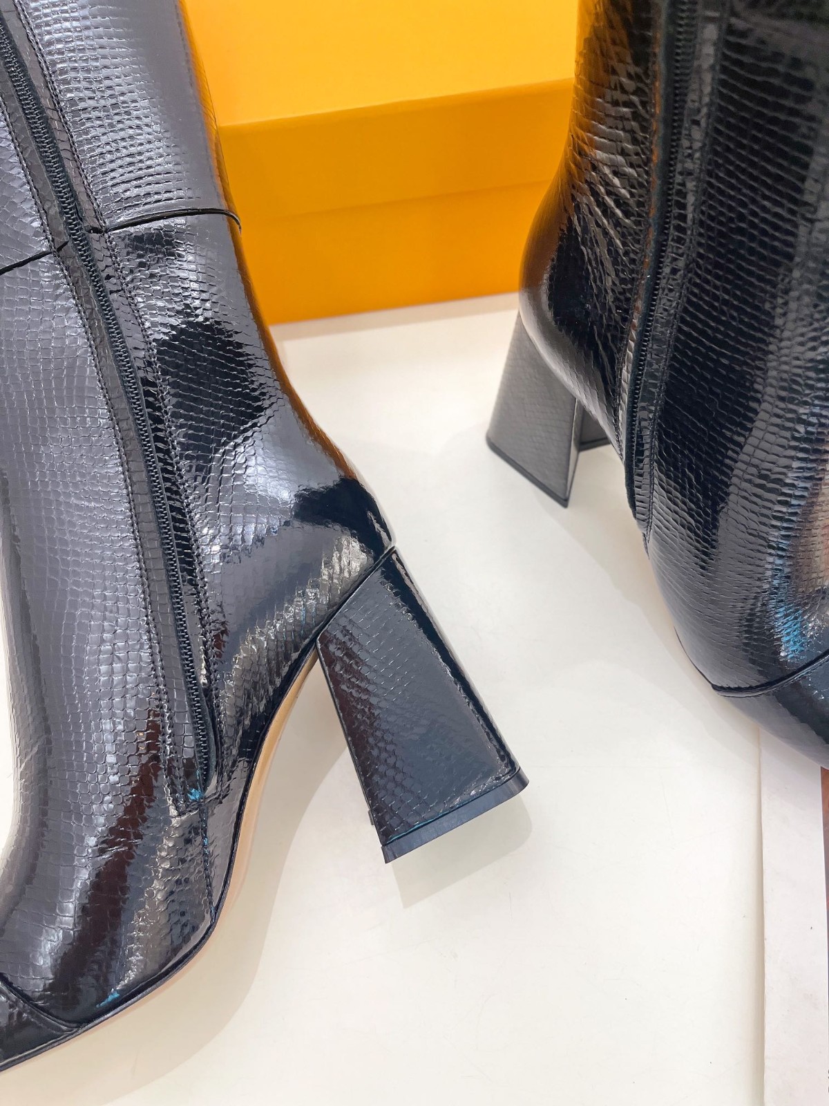 089 040#001-LV-shoes-03-2023SS