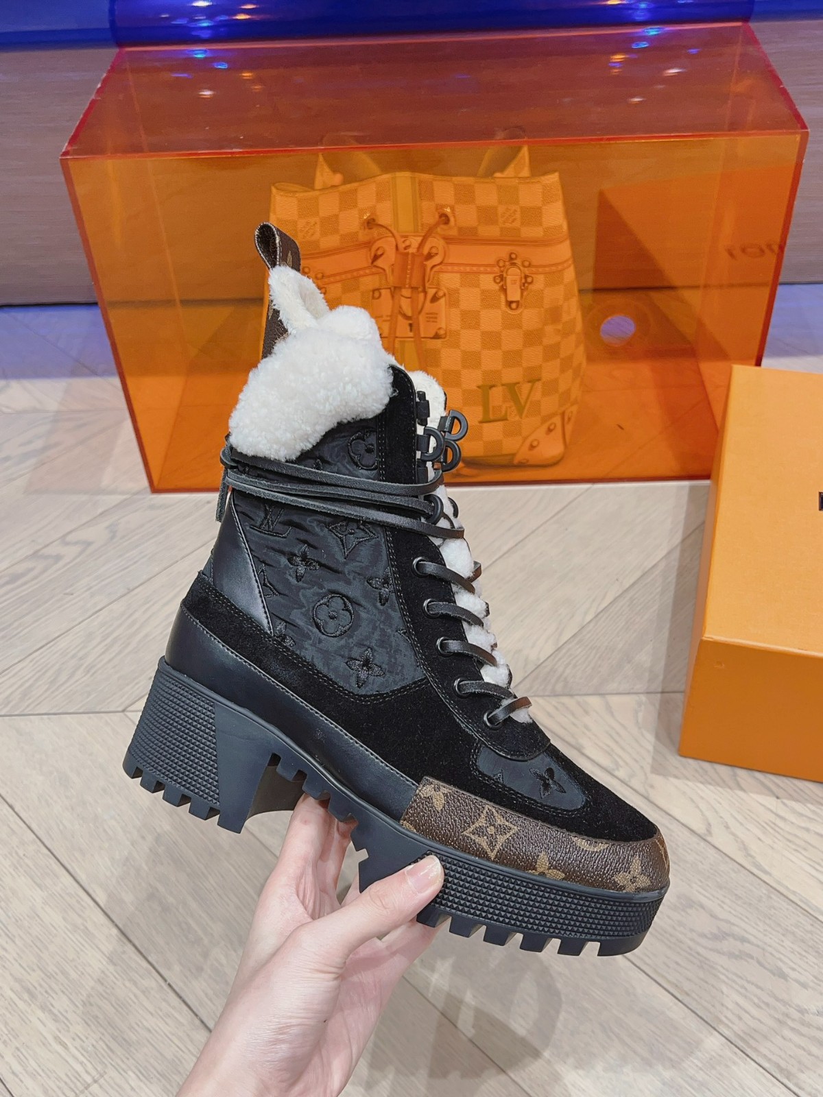 084 035#001-LV-shoes-03-2023SS