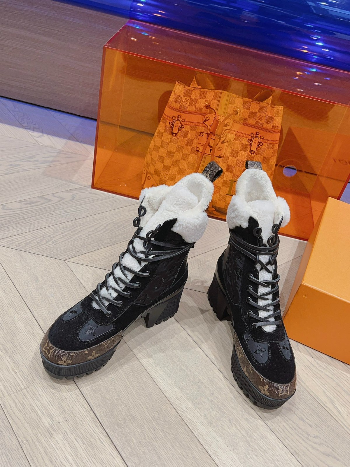 084 035#001-LV-shoes-03-2023SS