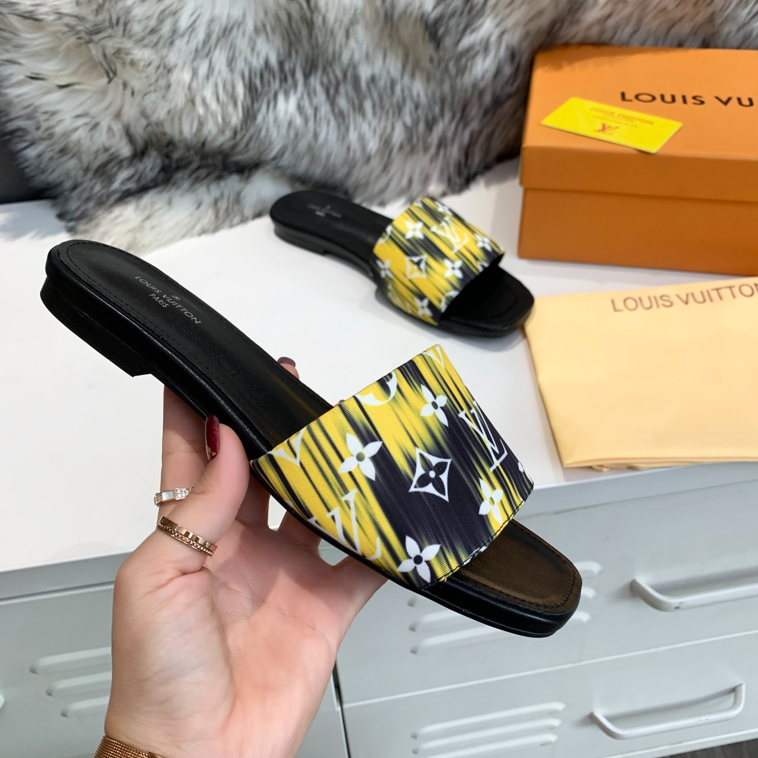 066 017#001-LV-shoes-03-2023SS