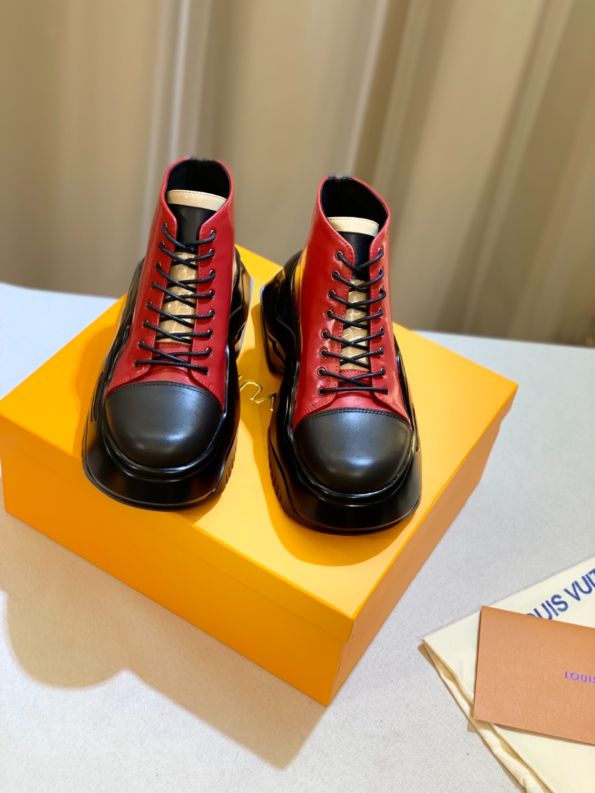 064 015#001-LV-shoes-03-2023SS