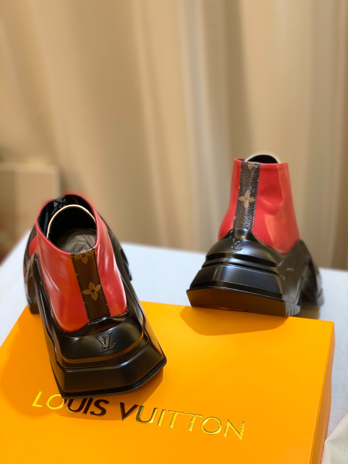 064 015#001-LV-shoes-03-2023SS