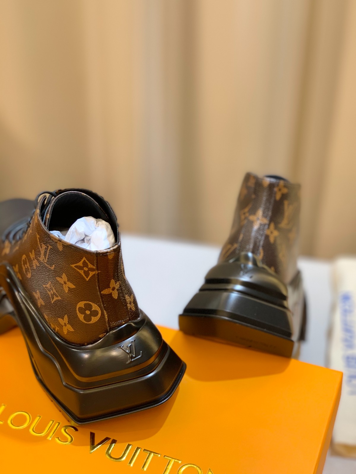 060 010#001-LV-shoes-03-2023SS