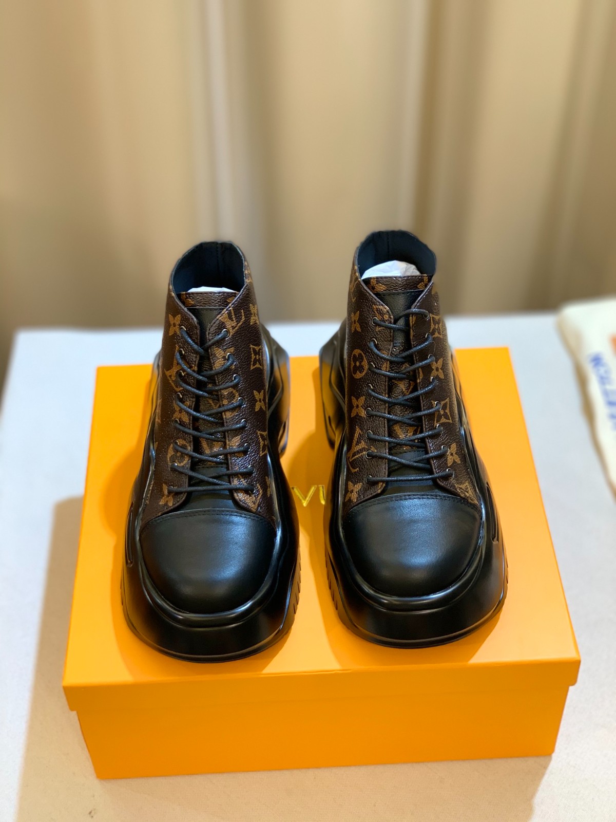 060 010#001-LV-shoes-03-2023SS
