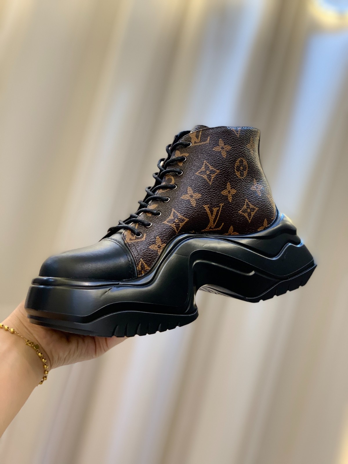 060 010#001-LV-shoes-03-2023SS