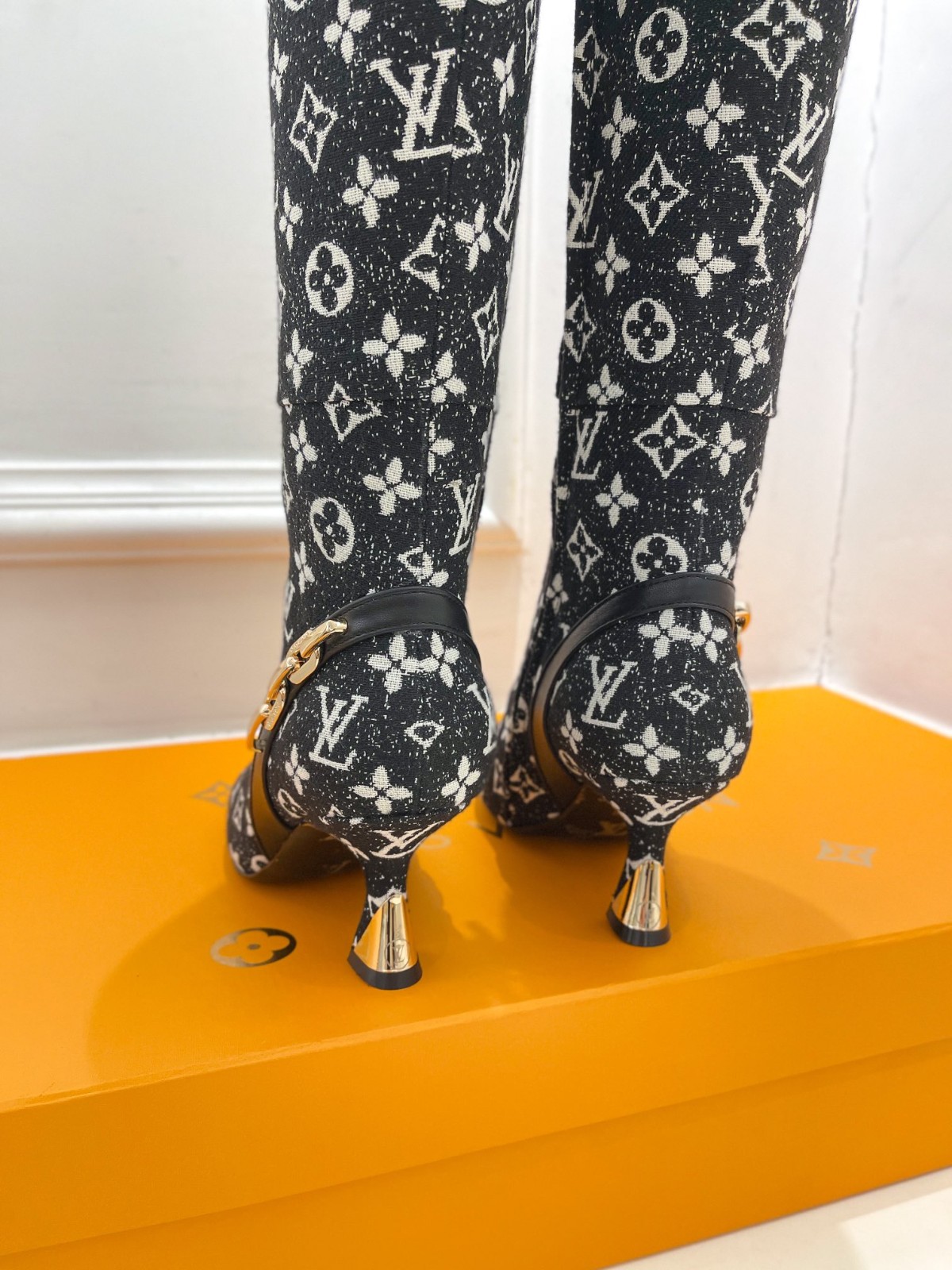 054 004#001-LV-shoes-03-2023SS