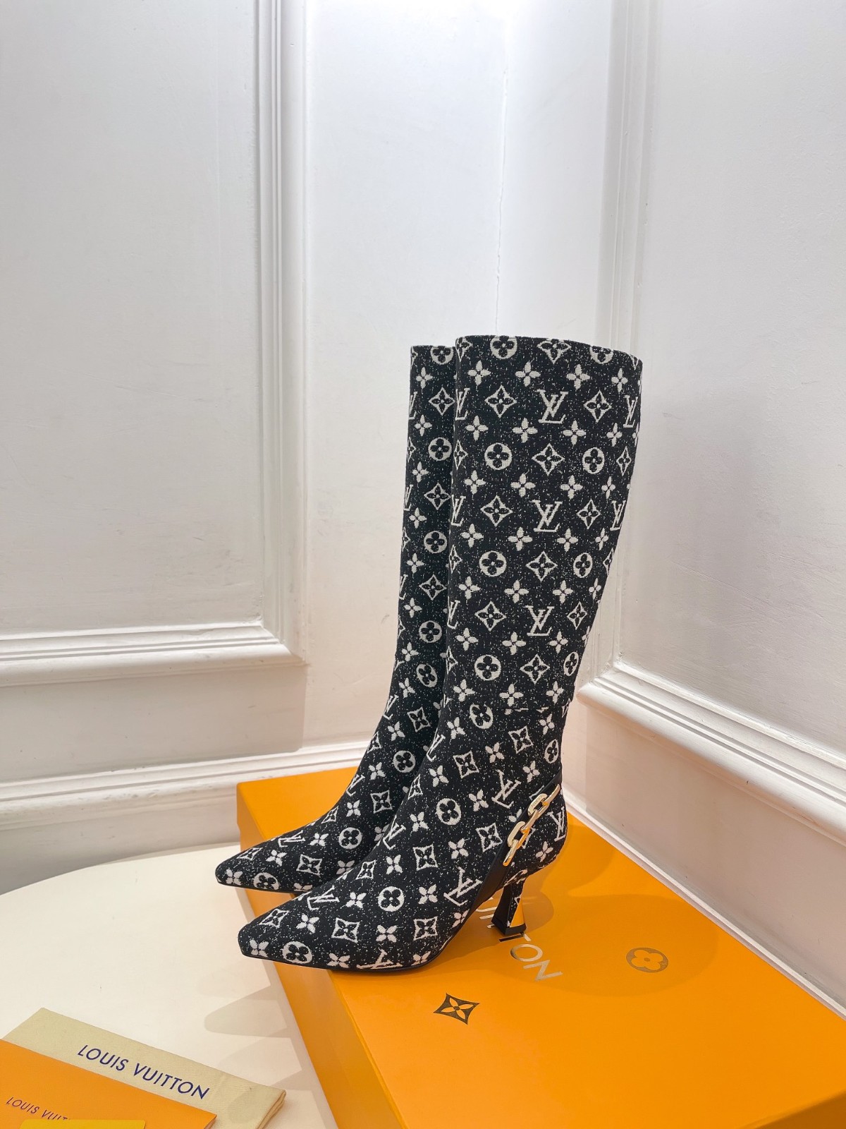 054 004#001-LV-shoes-03-2023SS