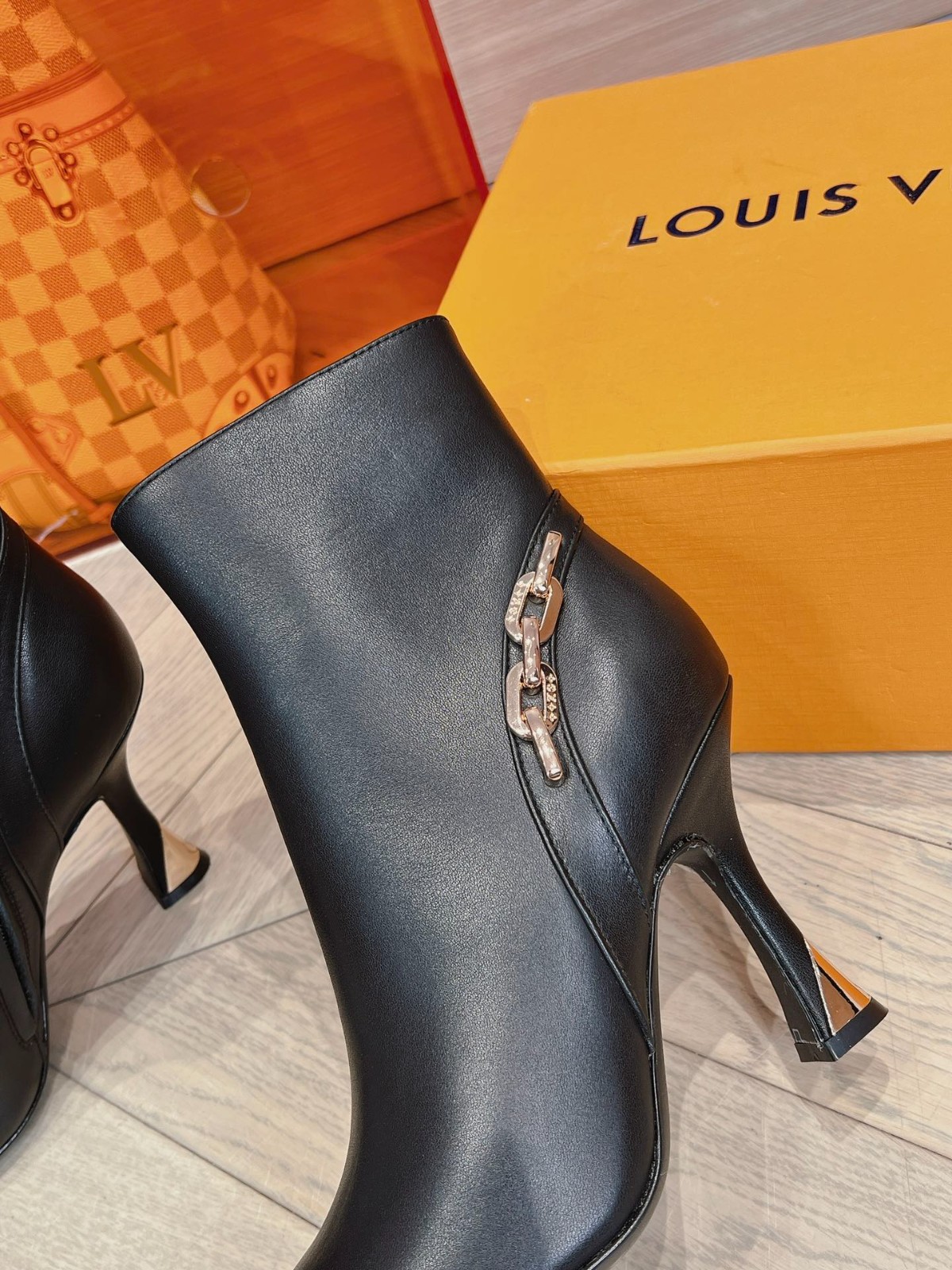 008 008#001-LV-shoes-01-2024SS
