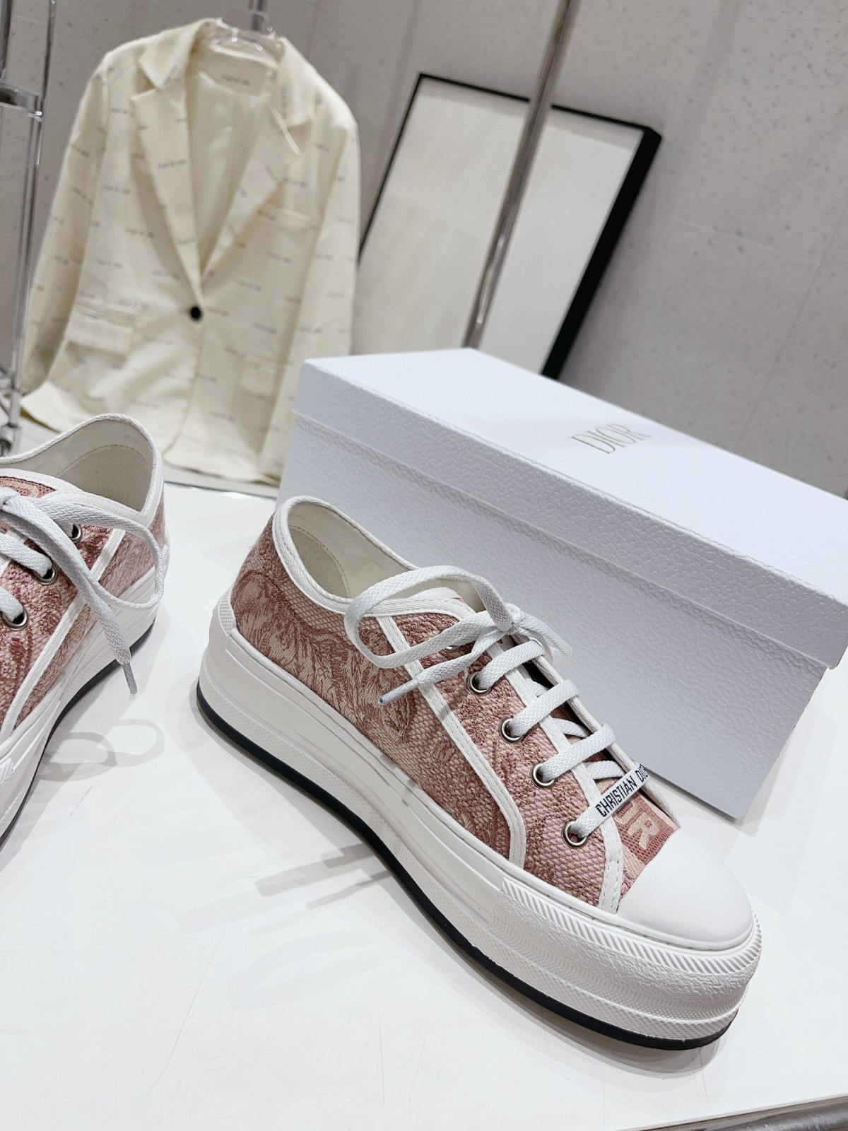 084 34123113 SIZE 35-40