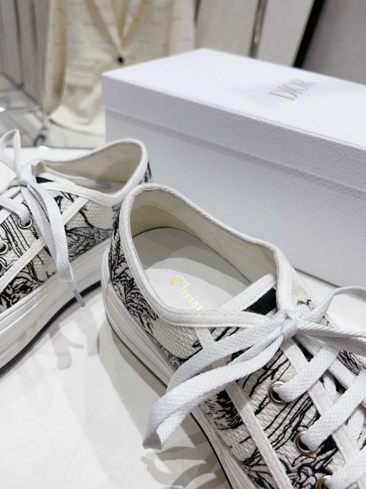 083 34123113 SIZE 35-40