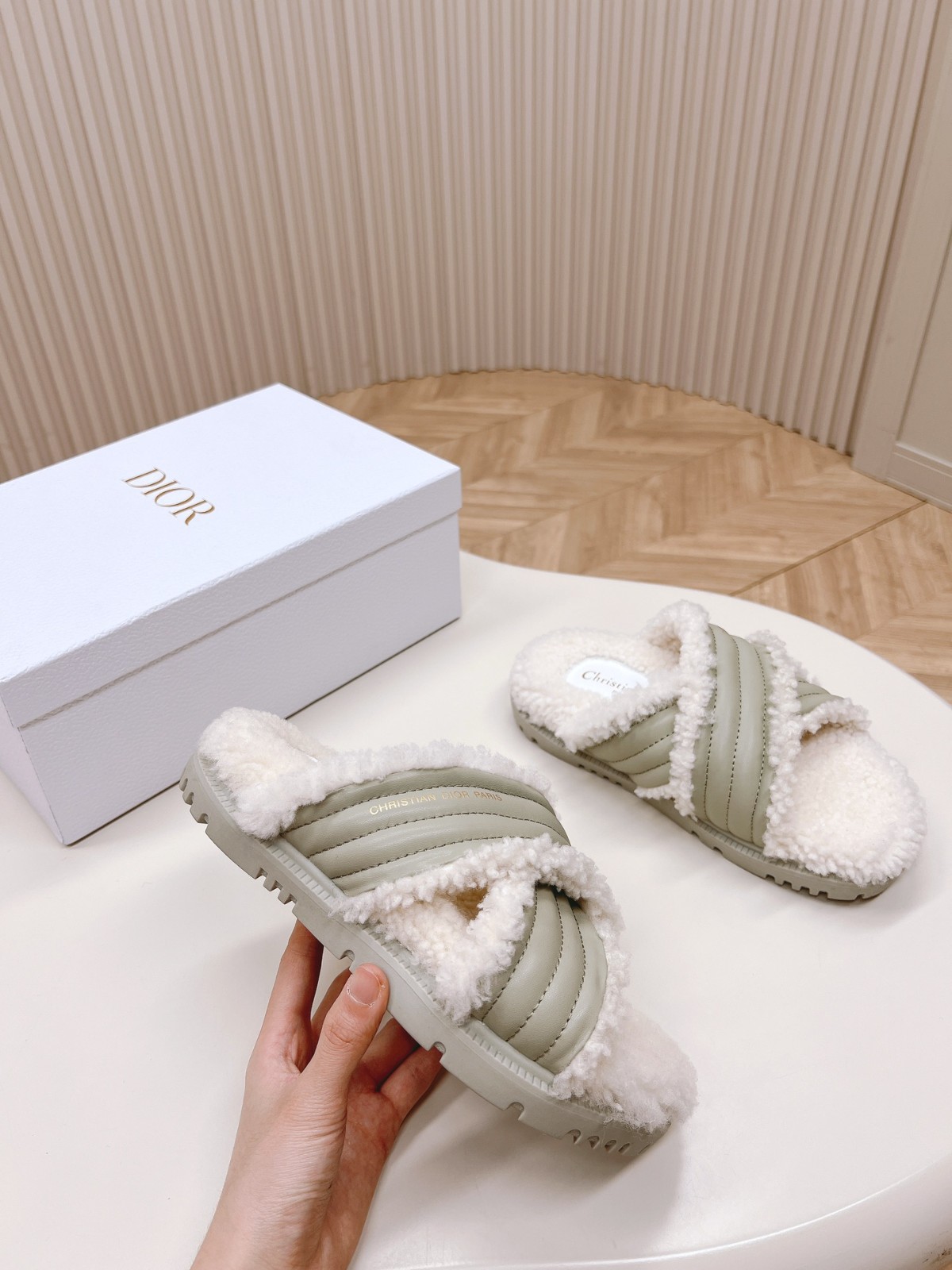 007 33123111 SIZE 35-41