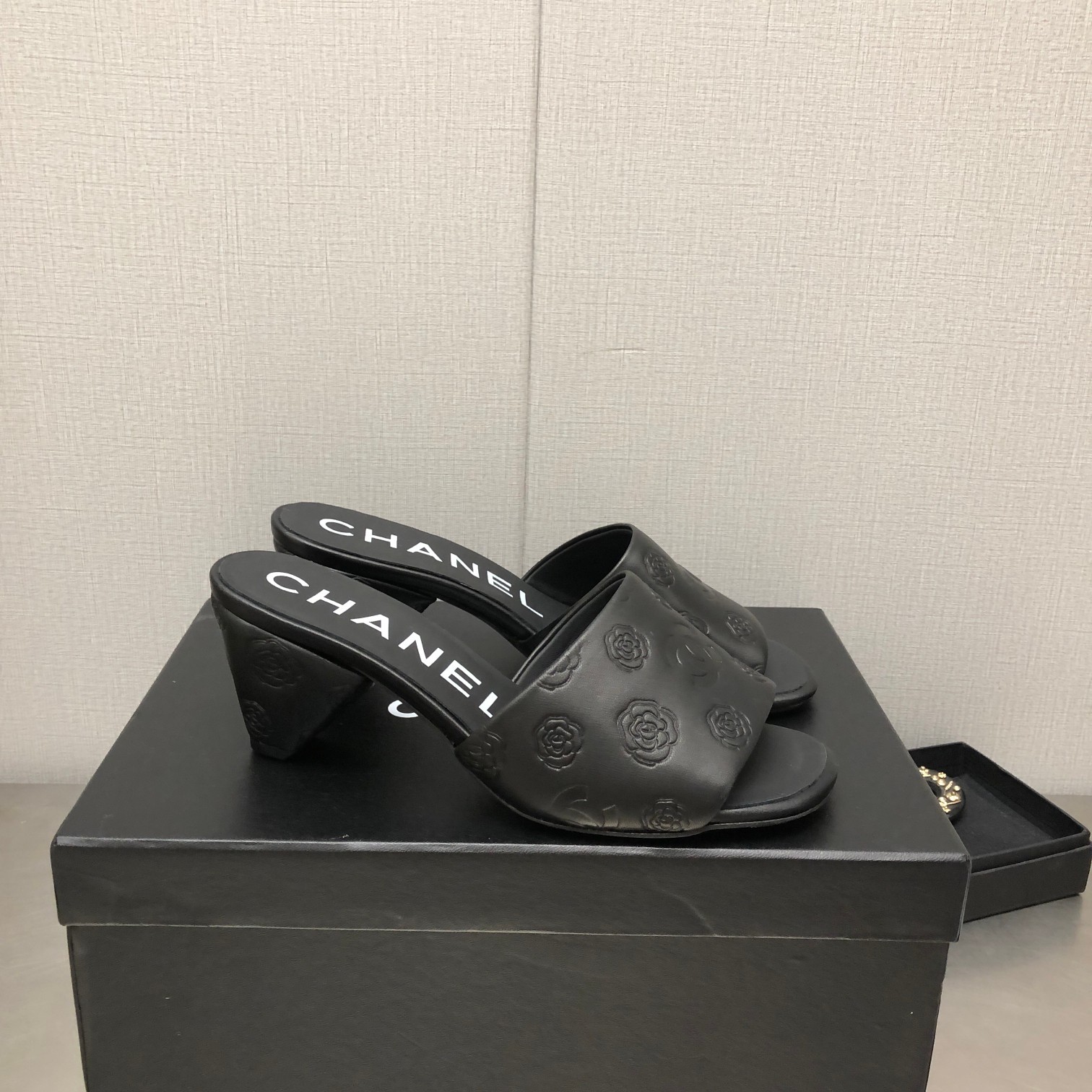 100 30123104 SIZE 35-41