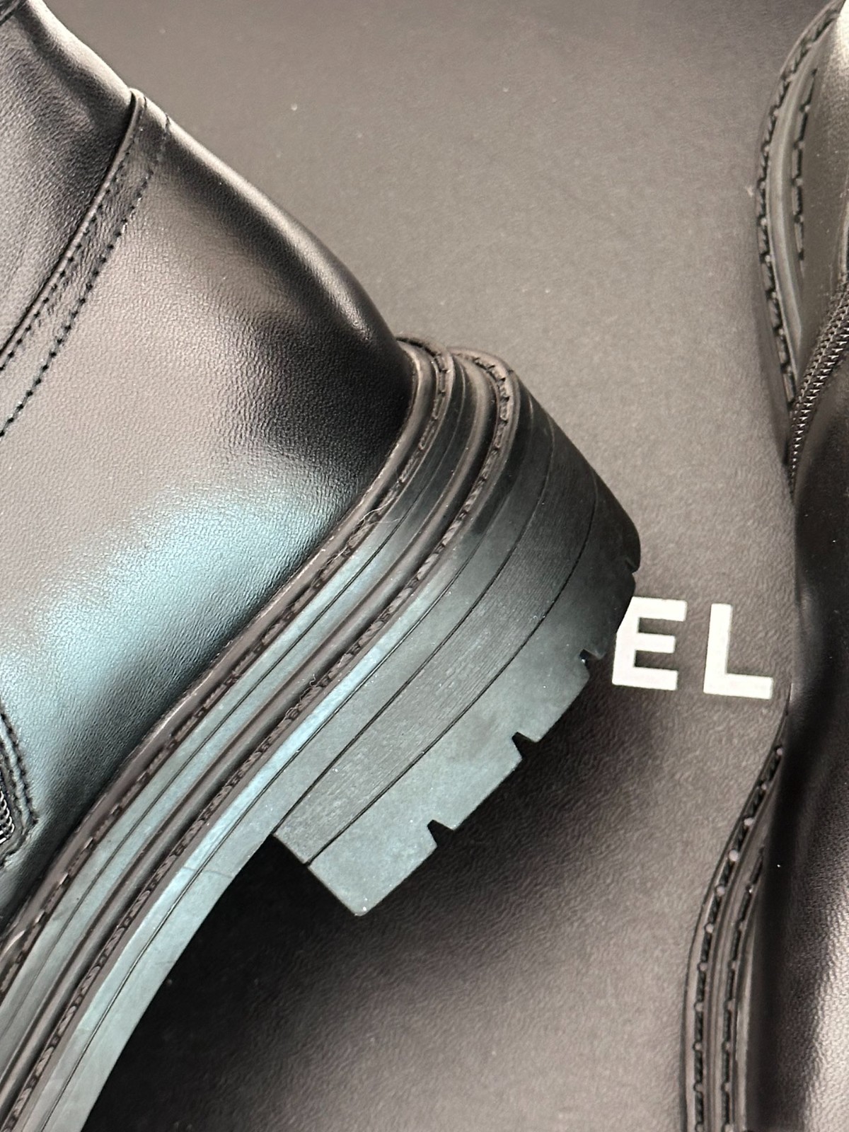 023 42123130 SIZE 35-41