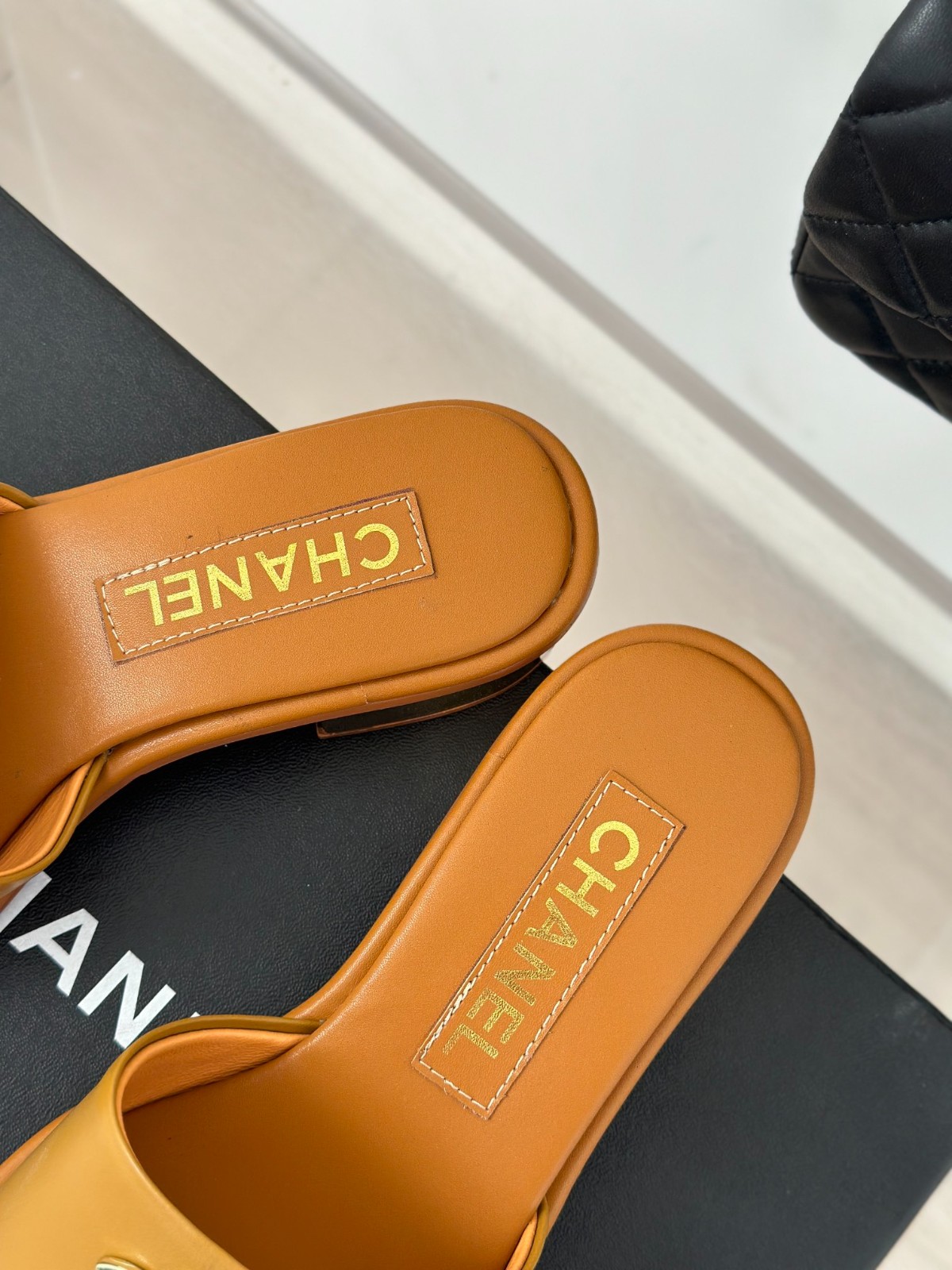 037 33123111 SIZE 35-41