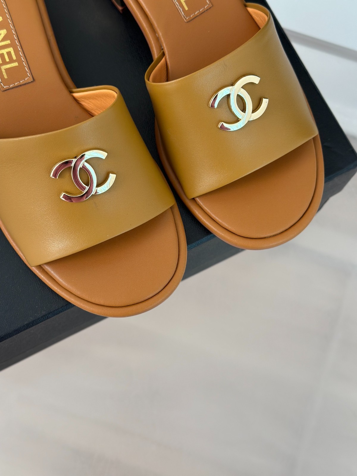 037 33123111 SIZE 35-41