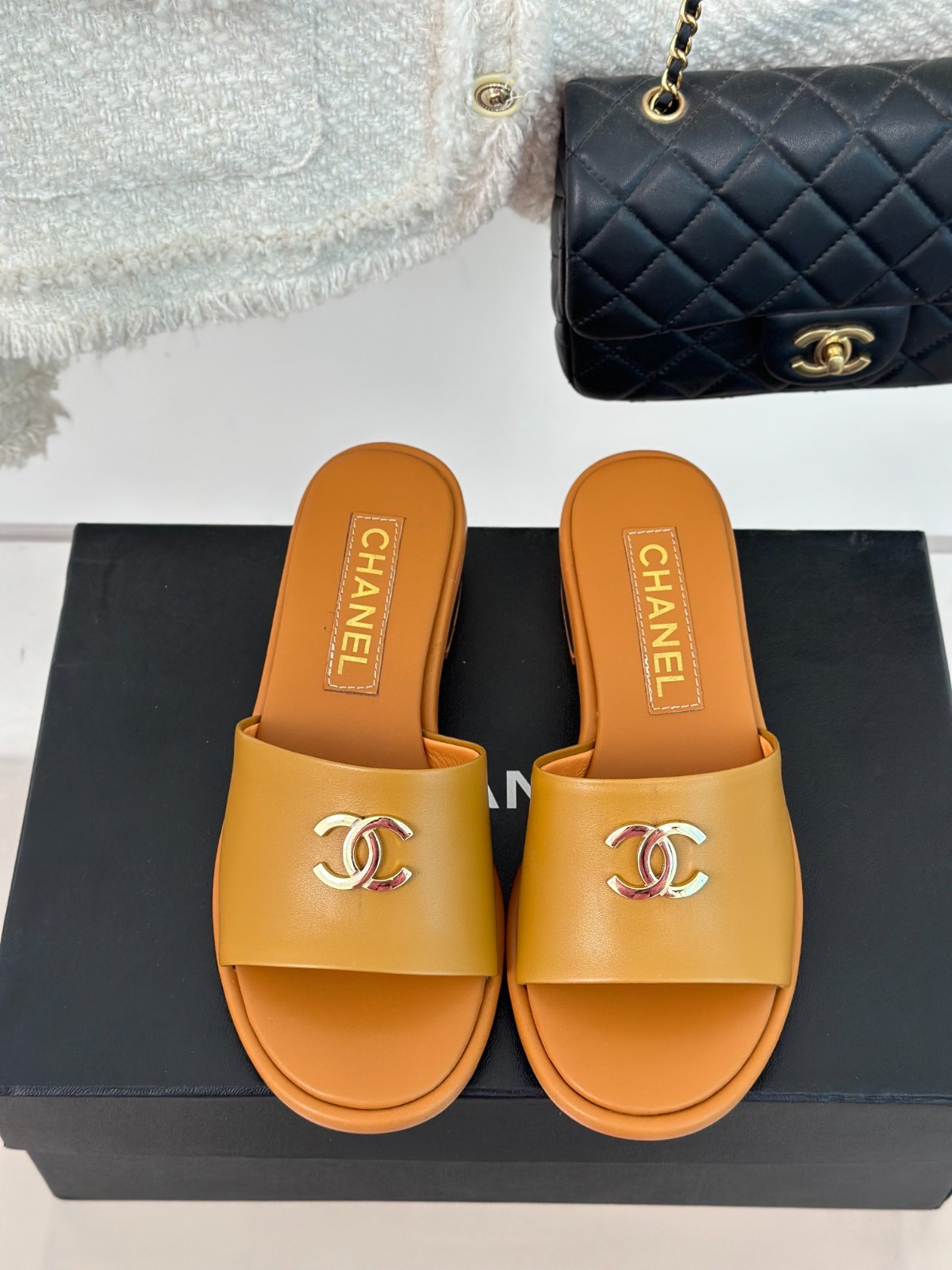 037 33123111 SIZE 35-41
