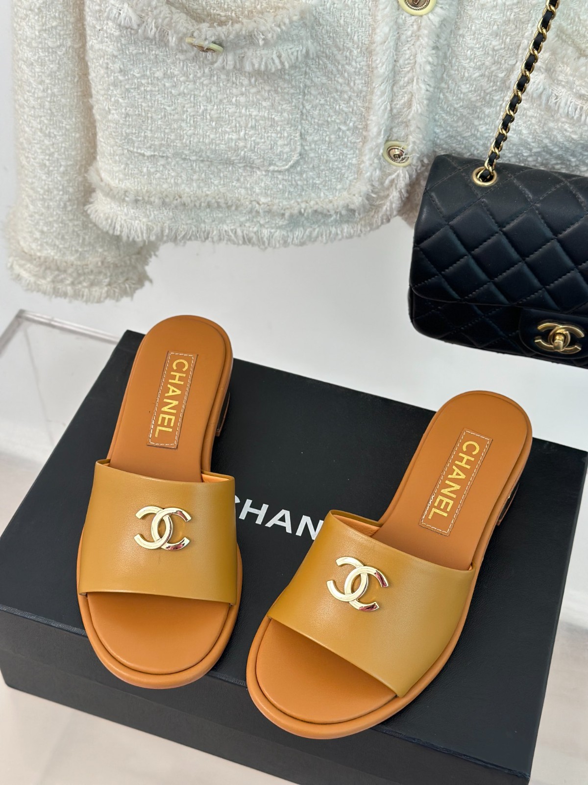 037 33123111 SIZE 35-41