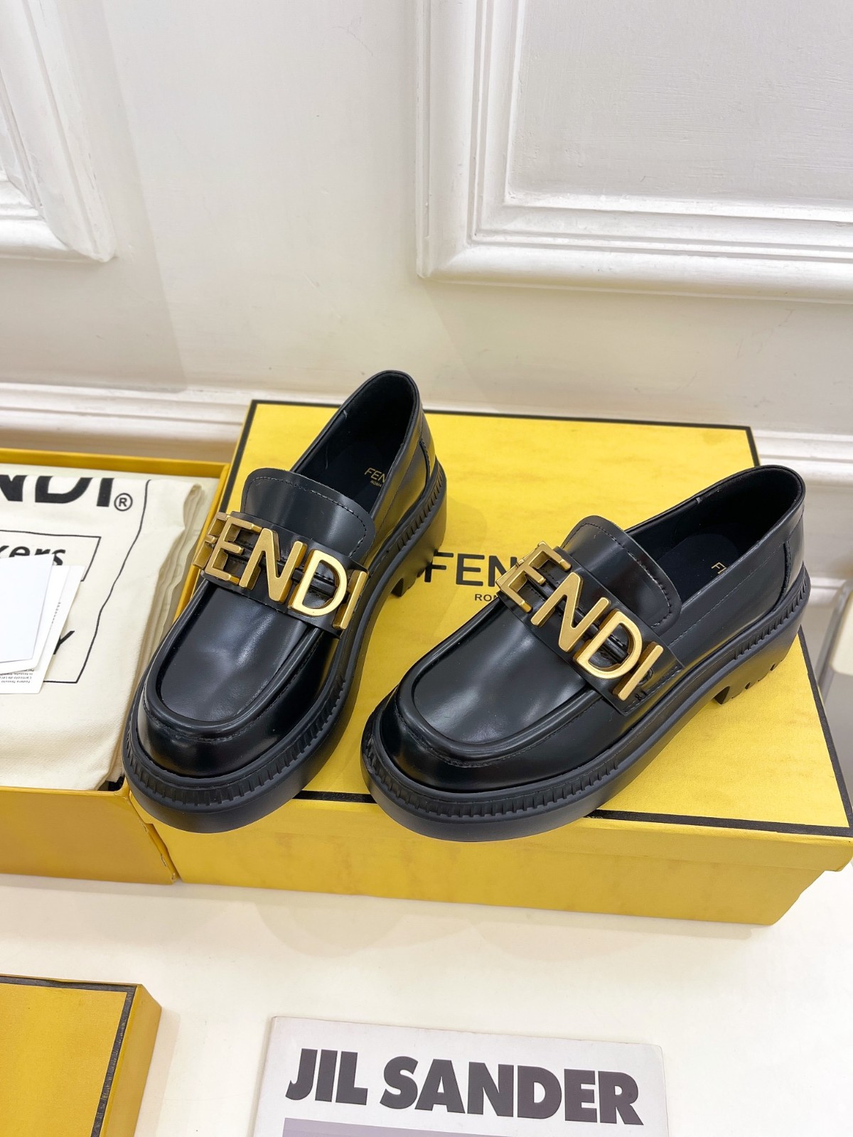 068 37123125 SIZE 35-41