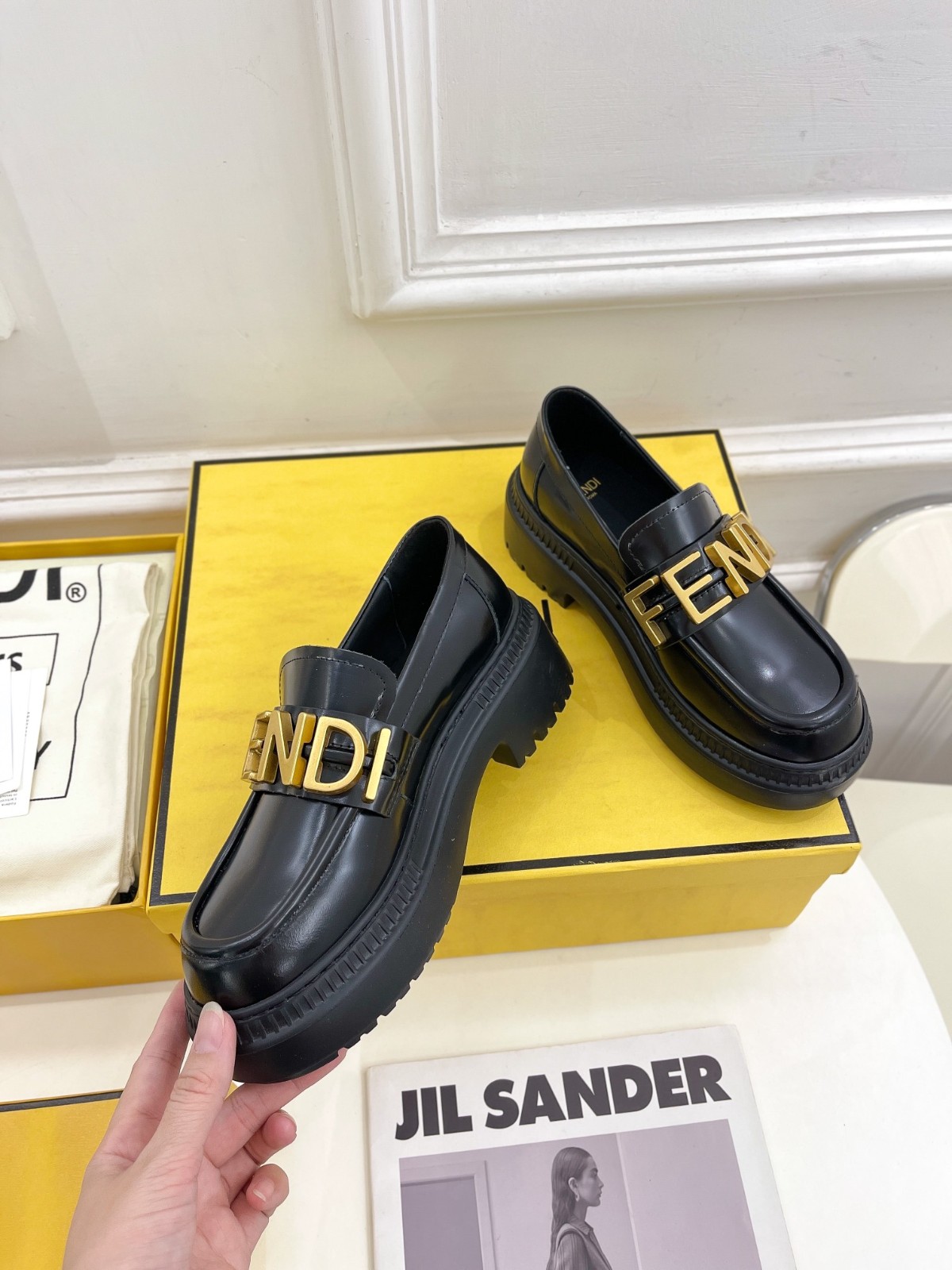 068 37123125 SIZE 35-41