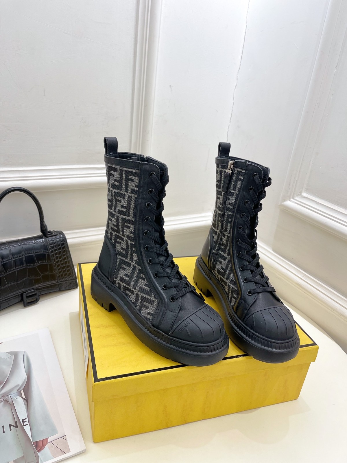 065 42123132 SIZE 35-41