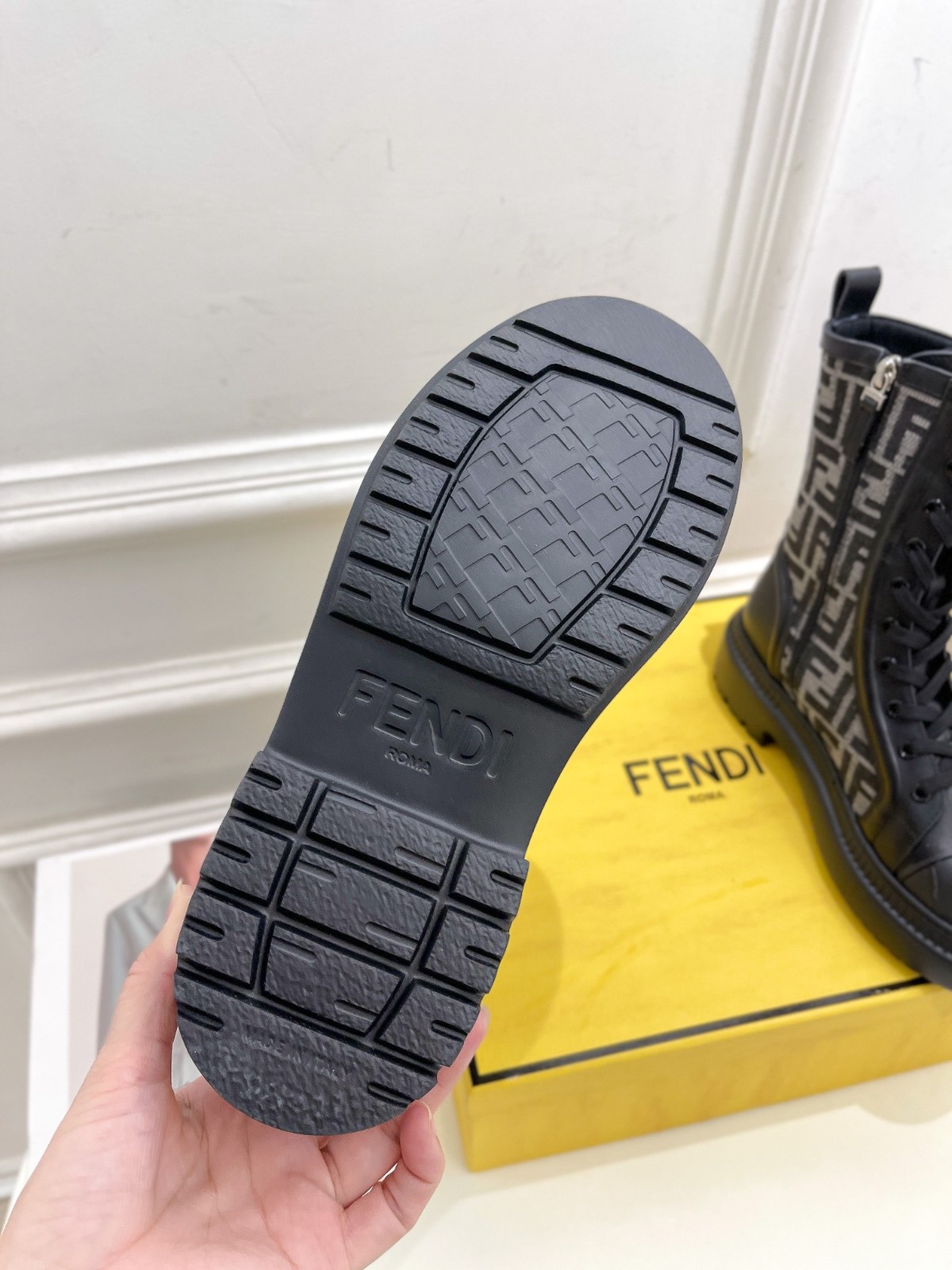 065 42123132 SIZE 35-41