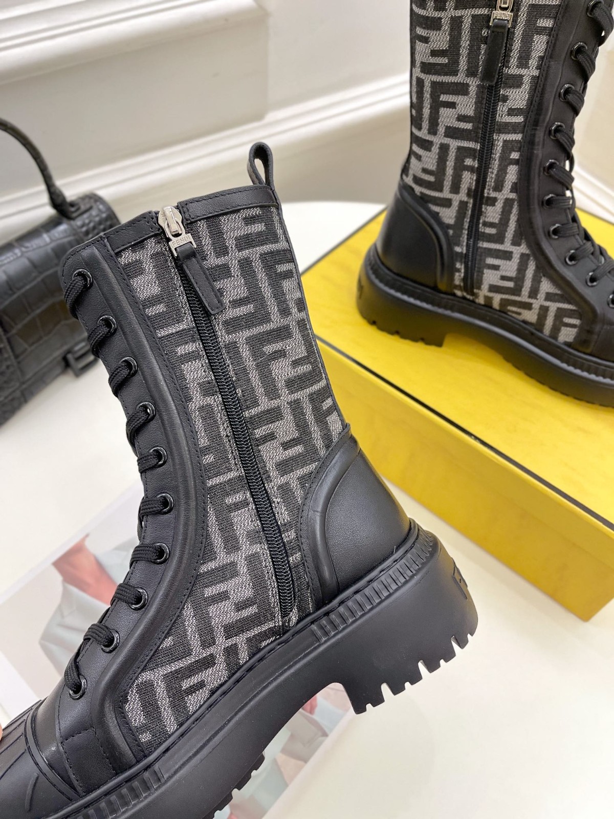 065 42123132 SIZE 35-41
