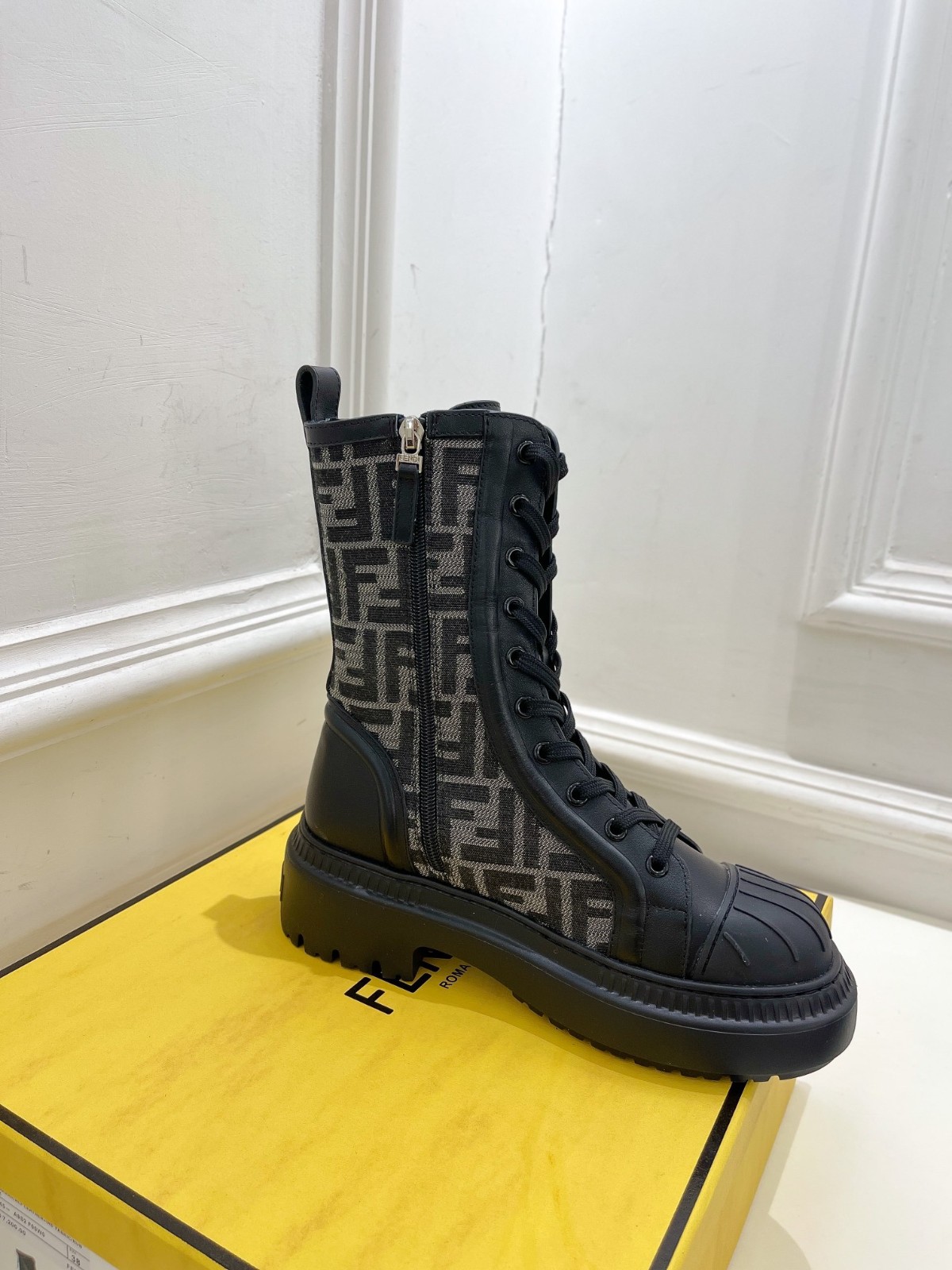 065 42123132 SIZE 35-41