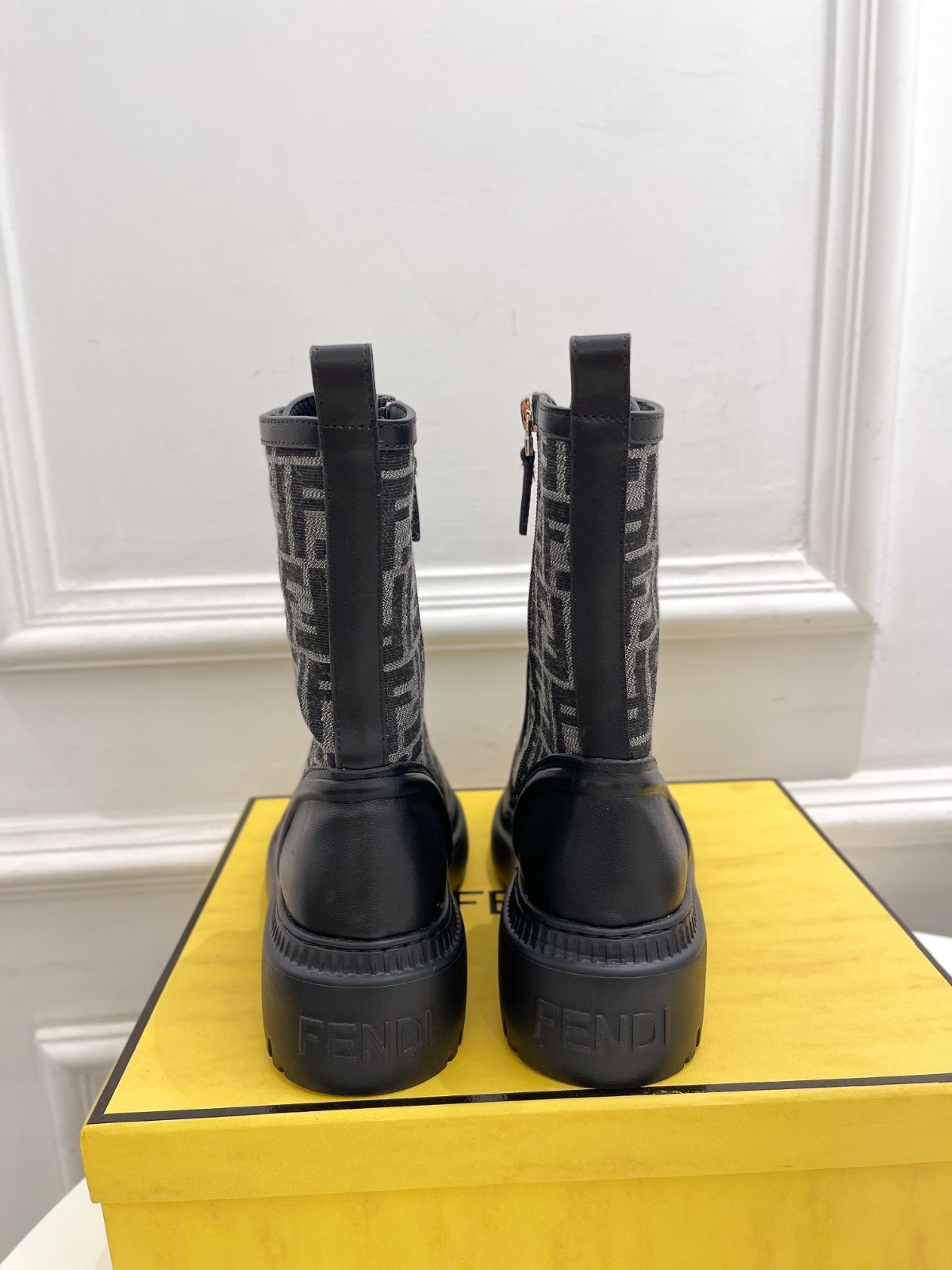 065 42123132 SIZE 35-41