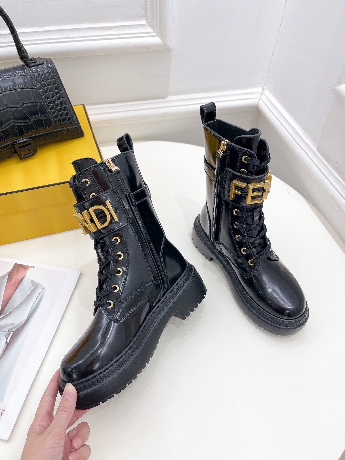 062 42123132 SIZE 35-41