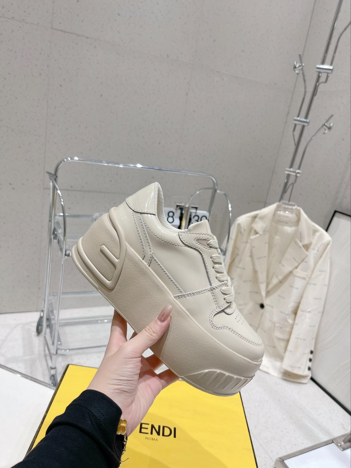 030 38123123 SIZE 35-40