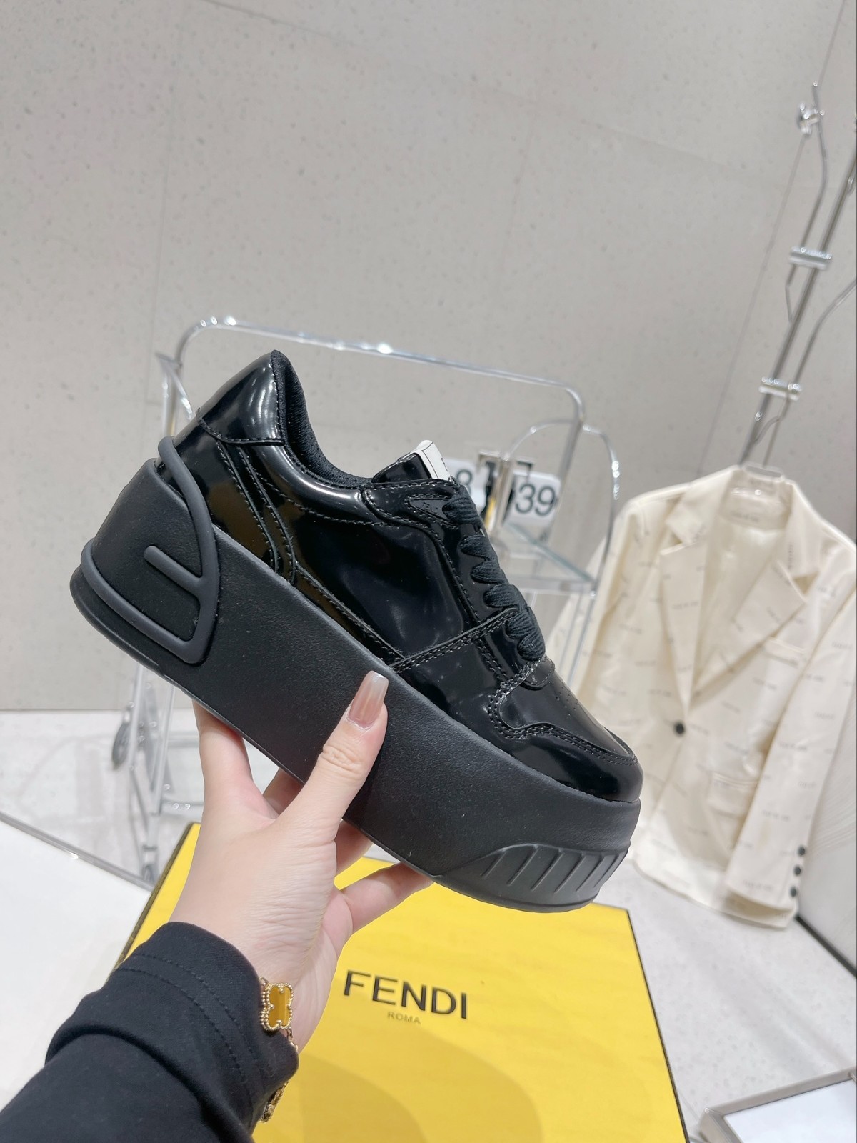 029 38123123 SIZE 35-40