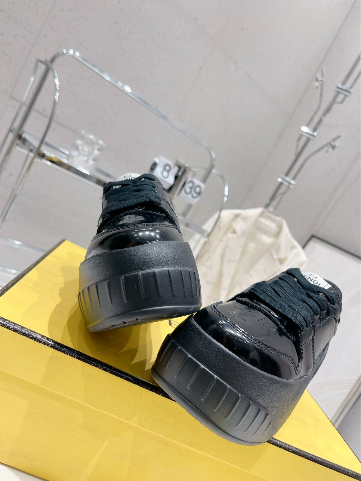 029 38123123 SIZE 35-40