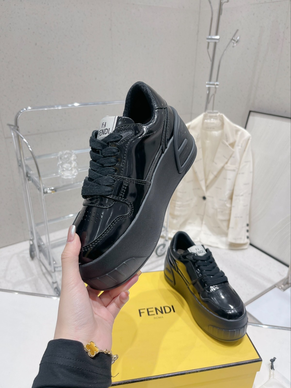 029 38123123 SIZE 35-40