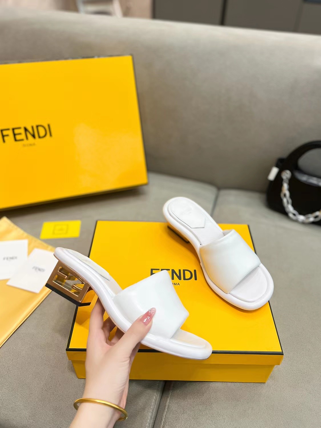 015 31123106  SIZE 35-42