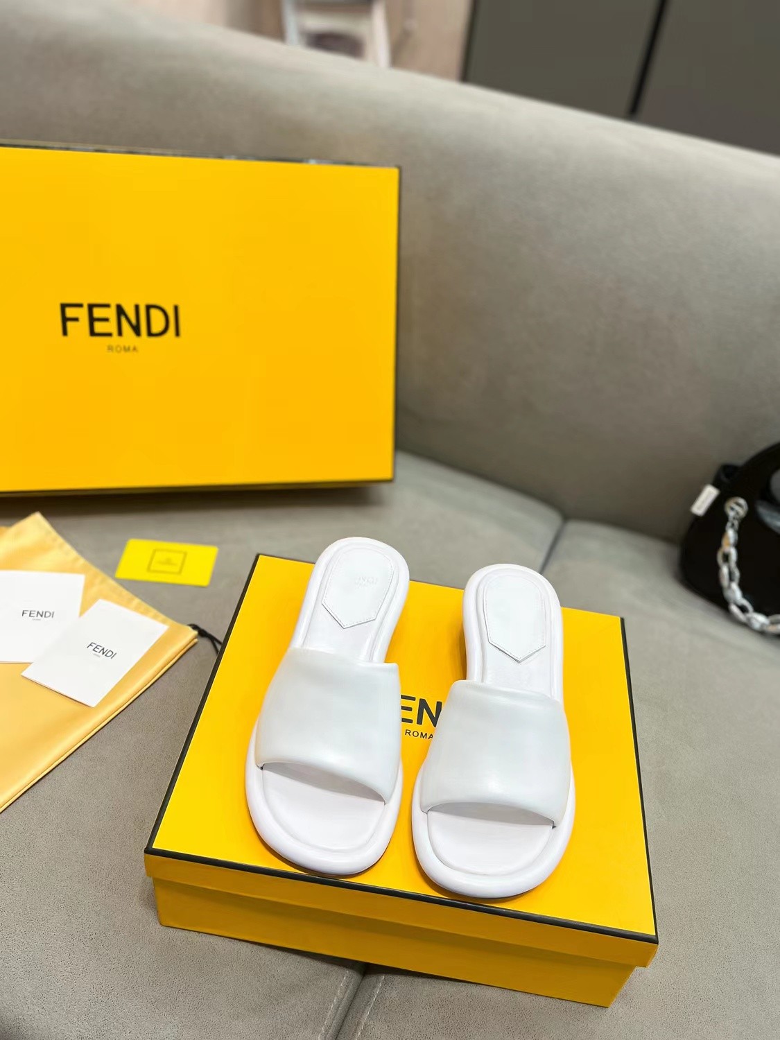 015 31123106  SIZE 35-42