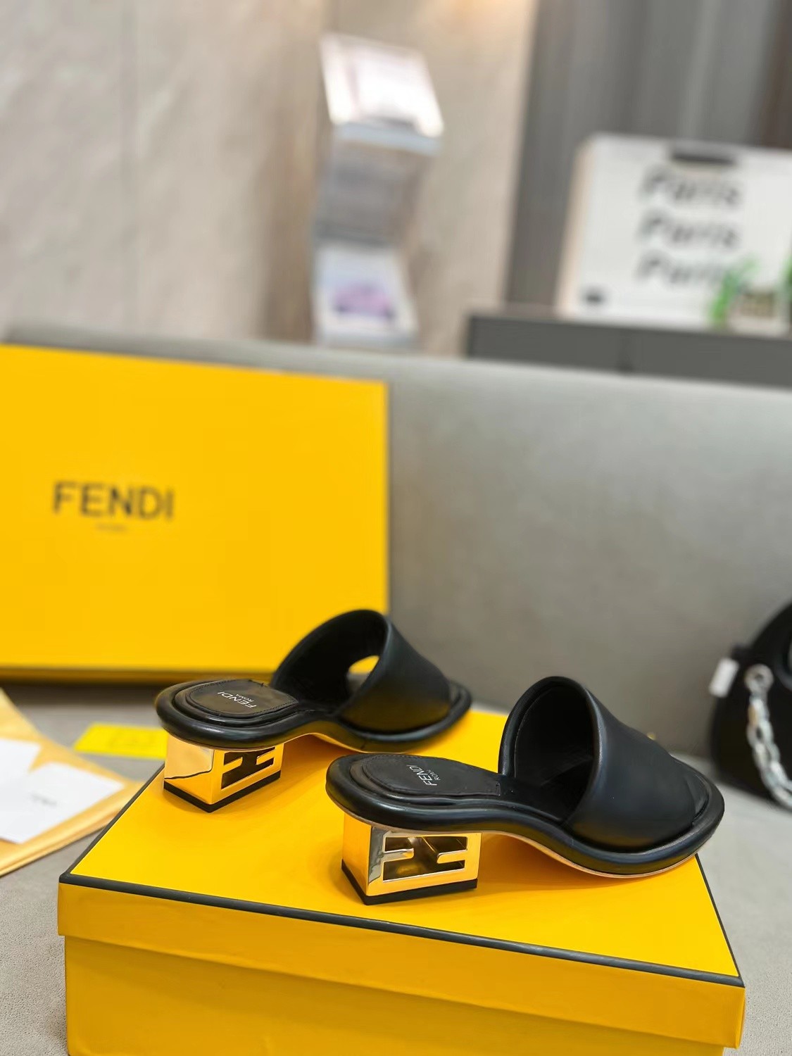 013 31123106  SIZE 35-42