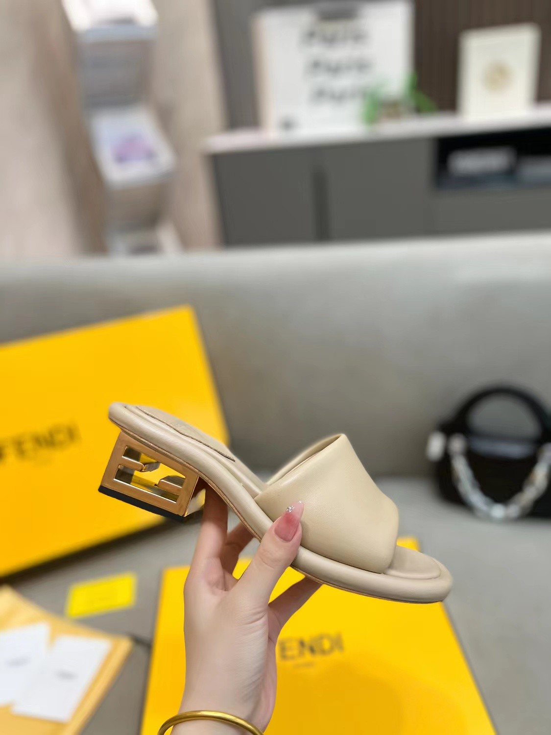 012 31123106  SIZE 35-42