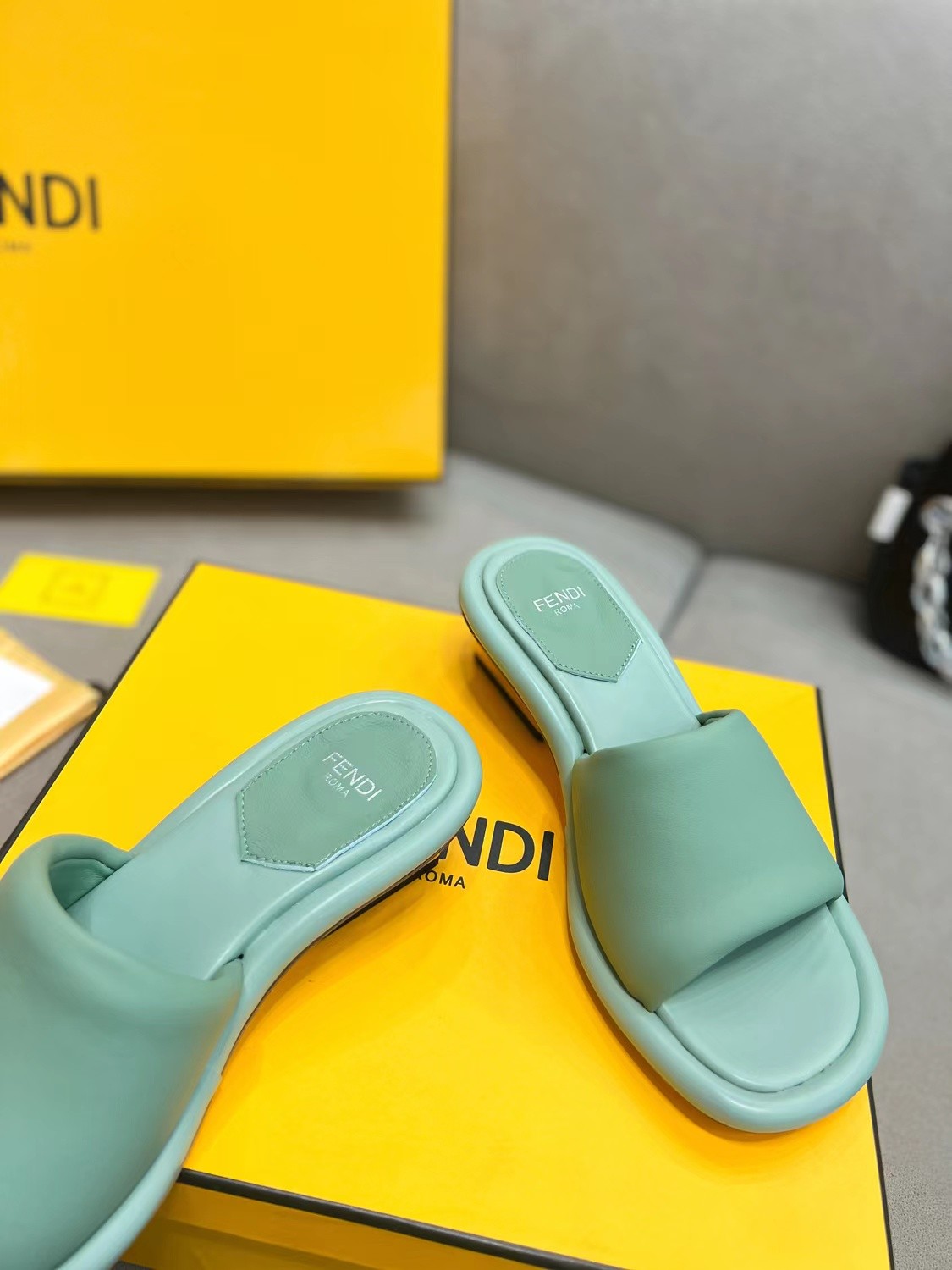 011 31123106  SIZE 35-42
