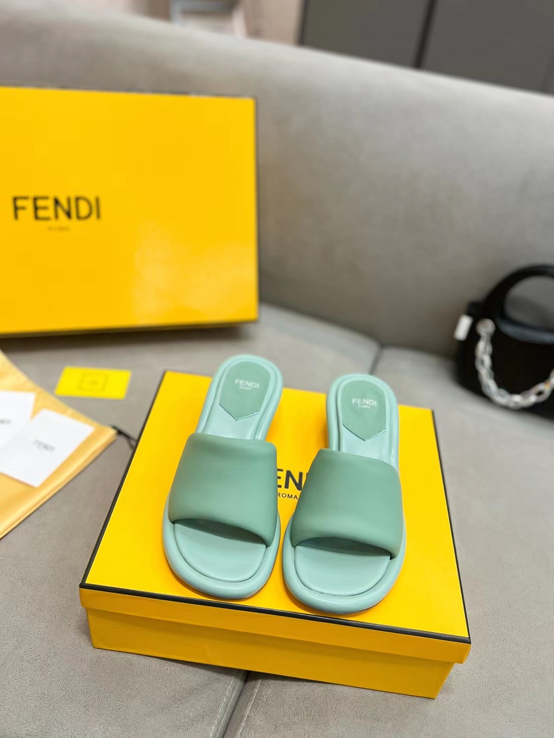 011 31123106  SIZE 35-42