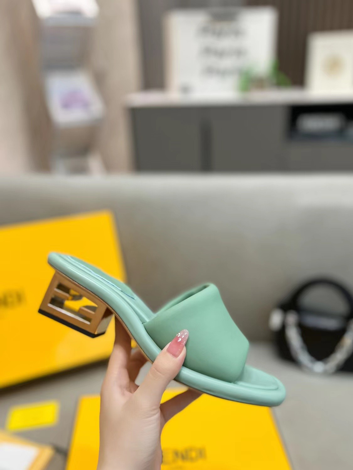 011 31123106  SIZE 35-42