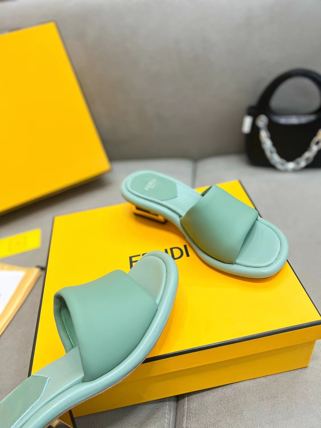 011 31123106  SIZE 35-42