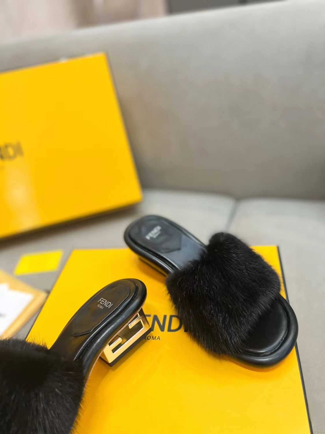 008 42123132  SIZE 35-42