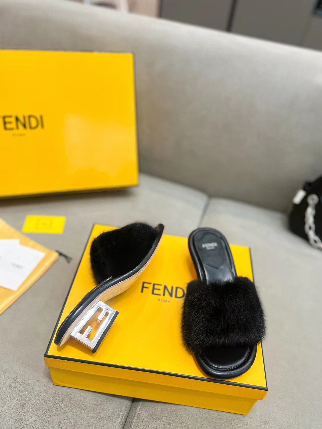 008 42123132  SIZE 35-42