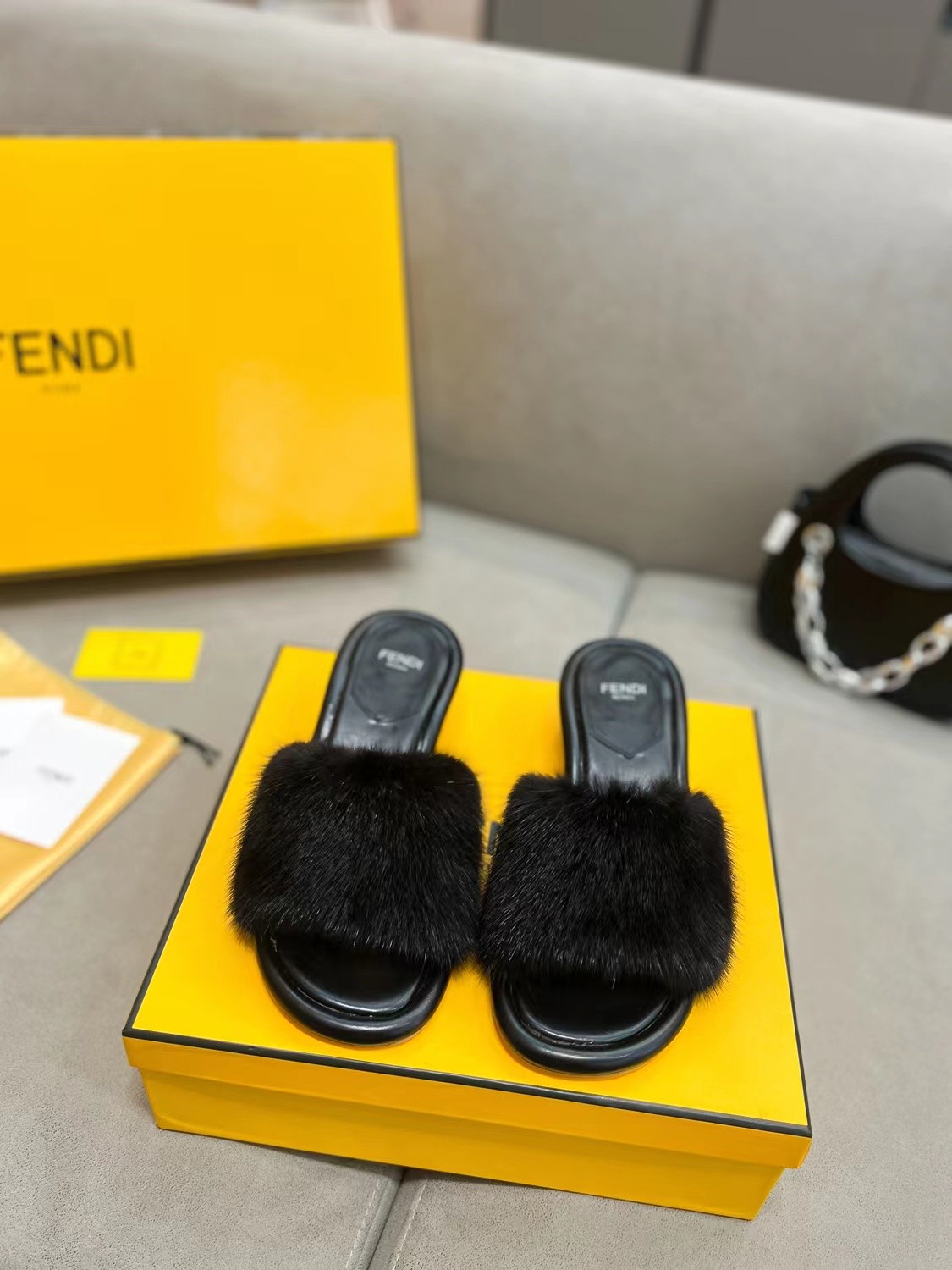 008 42123132  SIZE 35-42