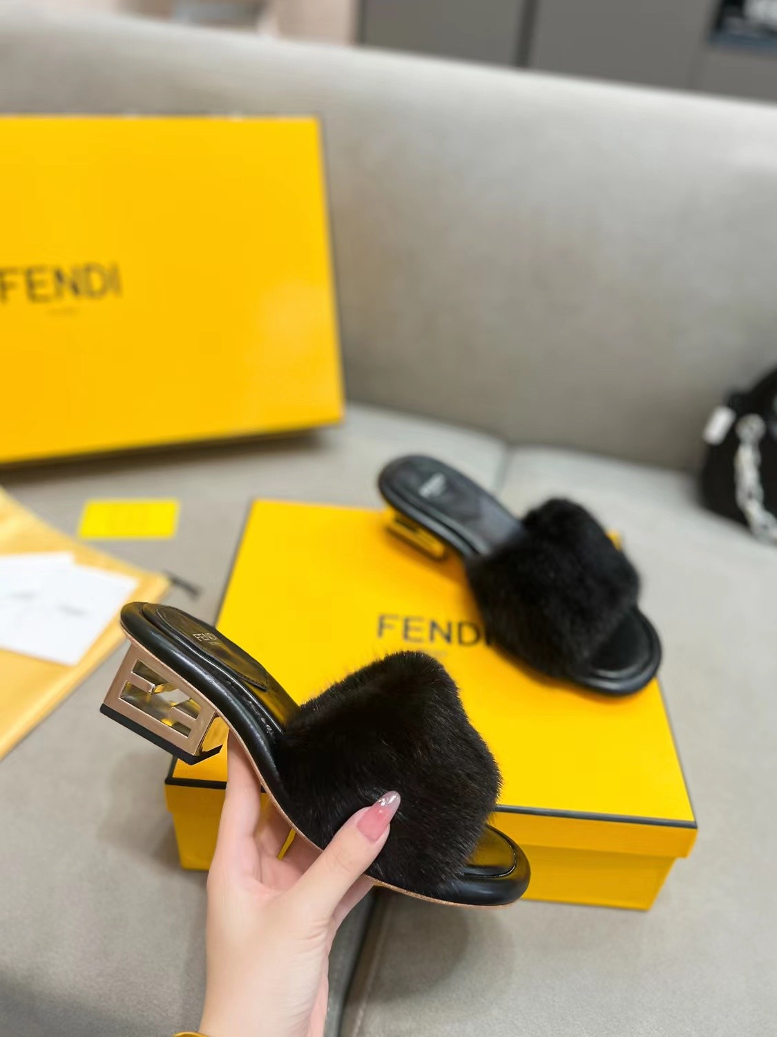 008 42123132  SIZE 35-42