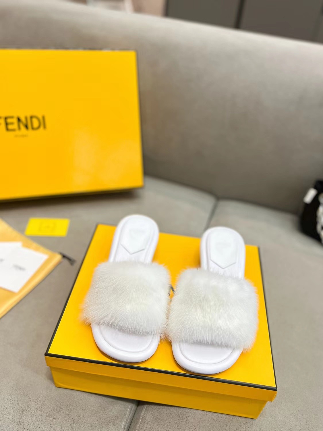 007 42123132  SIZE 35-42