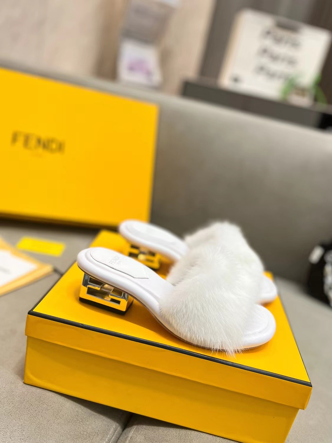 007 42123132  SIZE 35-42