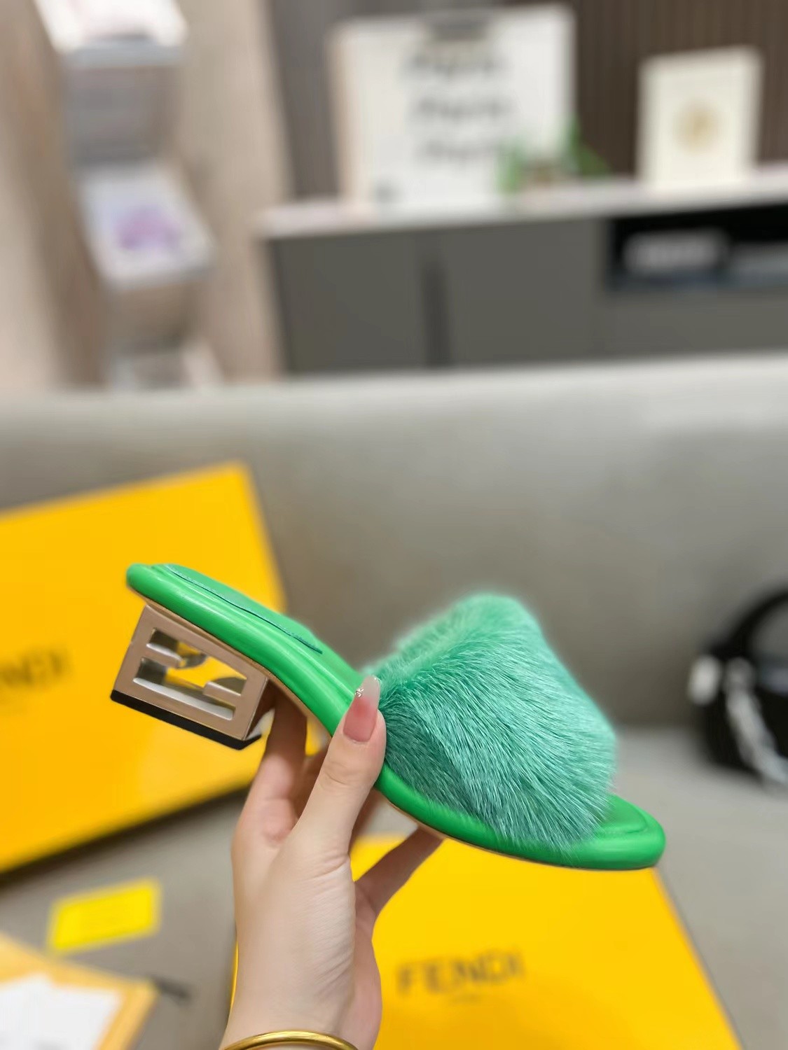 005 42123132  SIZE 35-42